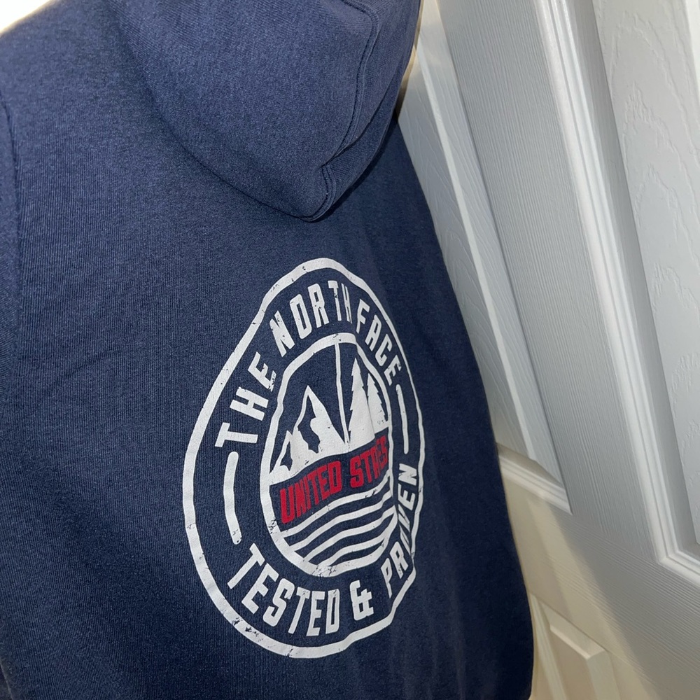 North Face - Never Stop Exploring Hoodie View 3